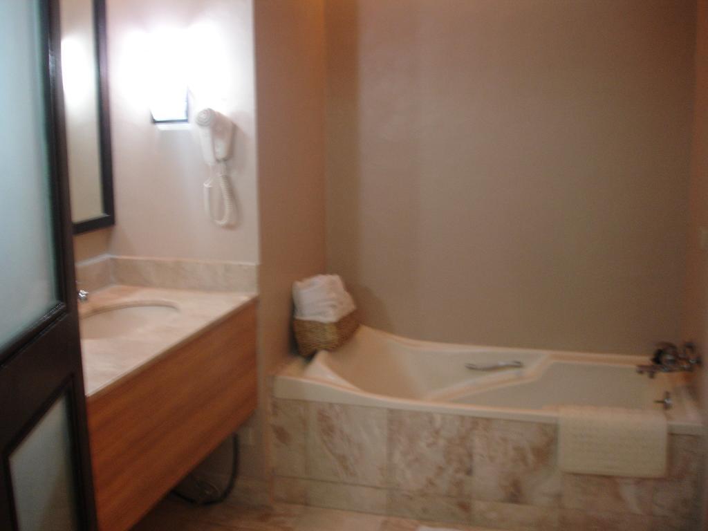 Bacolod Business Inn 外观 照片